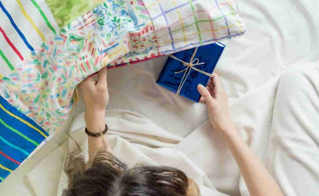 keeping notes under the pillow done as a practice in shifting the current reality keeping notes under the pillow done as a practice in shifting the current reality